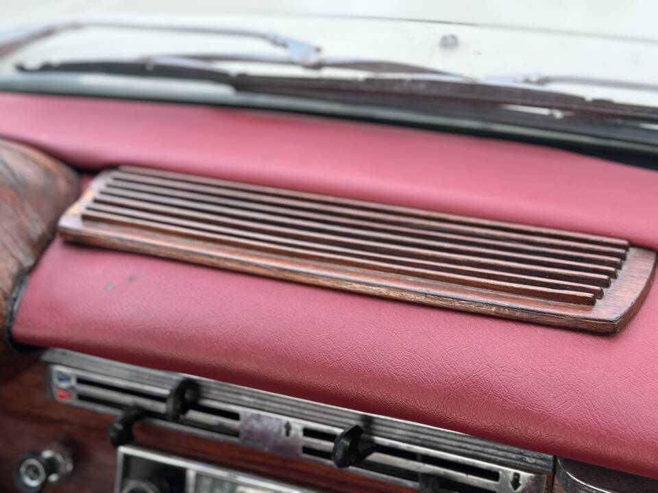 Image 41/132 of Mercedes-Benz 220 SE b (1963)