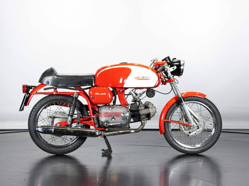 Image 5/50 of Aermacchi DUMMY (1964)