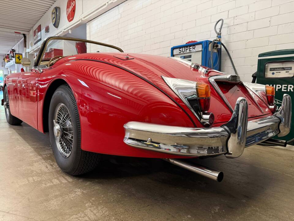 Image 12/17 of Jaguar XK 150 SE DHC (1958)