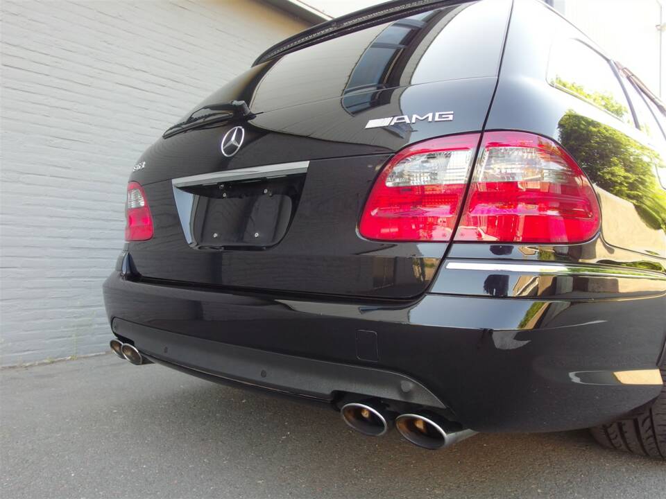 Image 16/98 of Mercedes-Benz E 63 AMG T (2008)