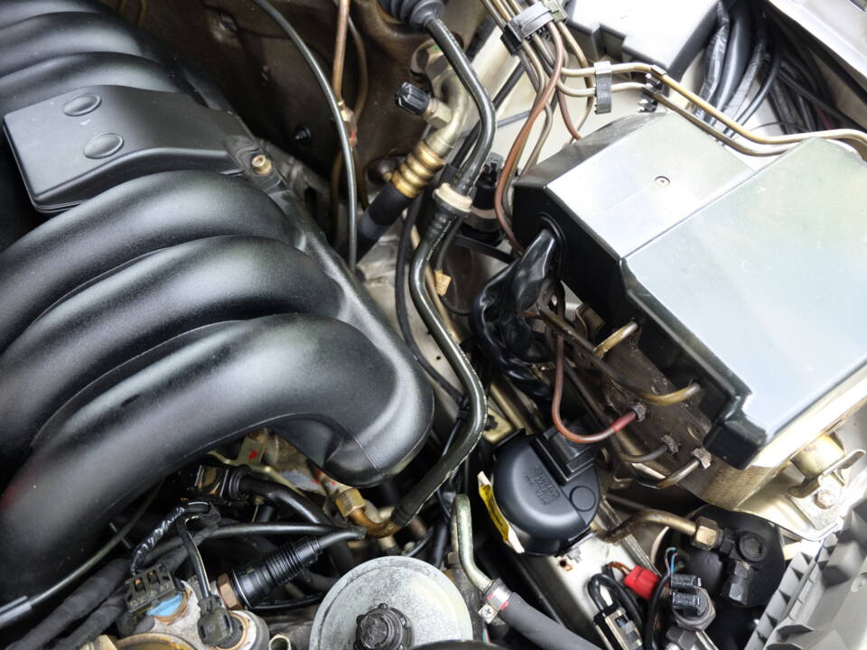 Image 52/69 of Mercedes-Benz E 320 (1994)