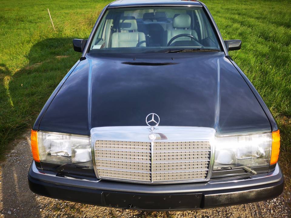 Image 17/48 de Mercedes-Benz 400 E (1993)