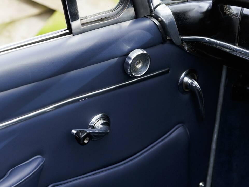 Image 39/50 of Alfa Romeo 2600 Spider (1964)