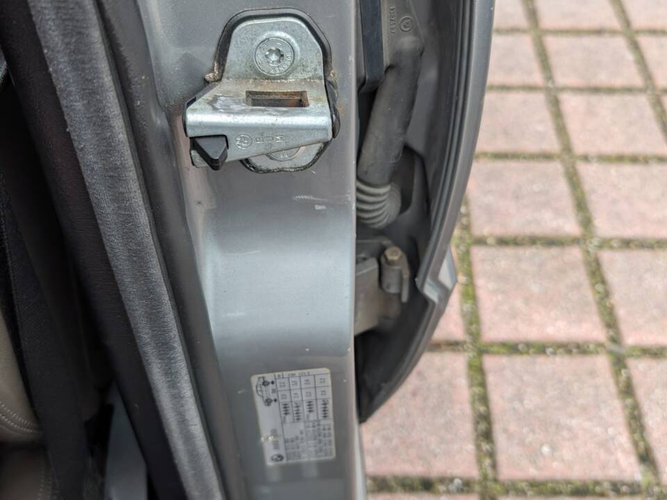 Bild 17/20 von BMW 530i (1988)