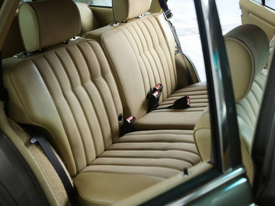Image 24/49 of Mercedes-Benz 230 TE (1981)