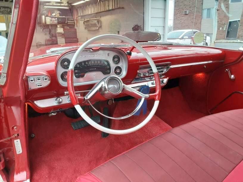 Image 6/15 of Plymouth Sport Fury (1958)