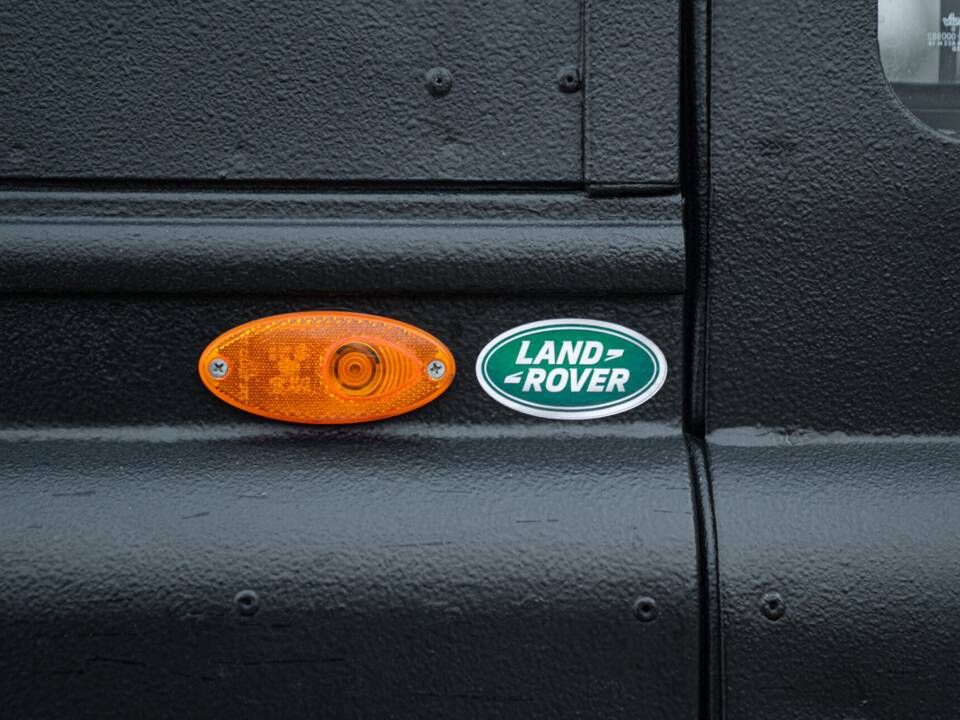 Bild 22/50 von Land Rover 90 (1985)