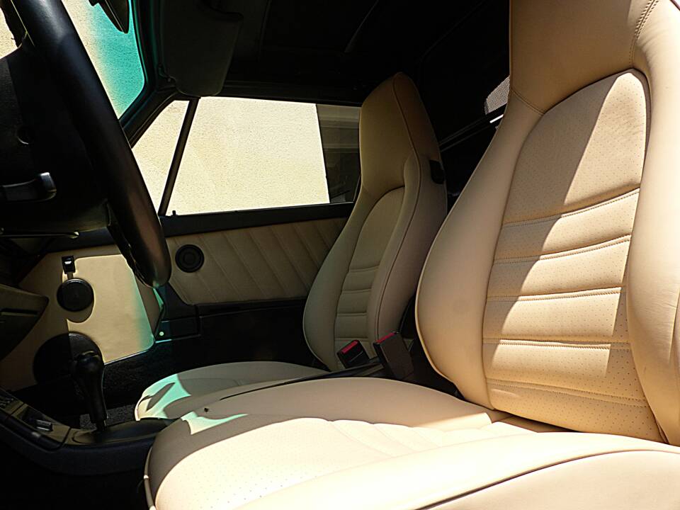 Image 22/30 of Porsche 911 Carrera 2 (1992)