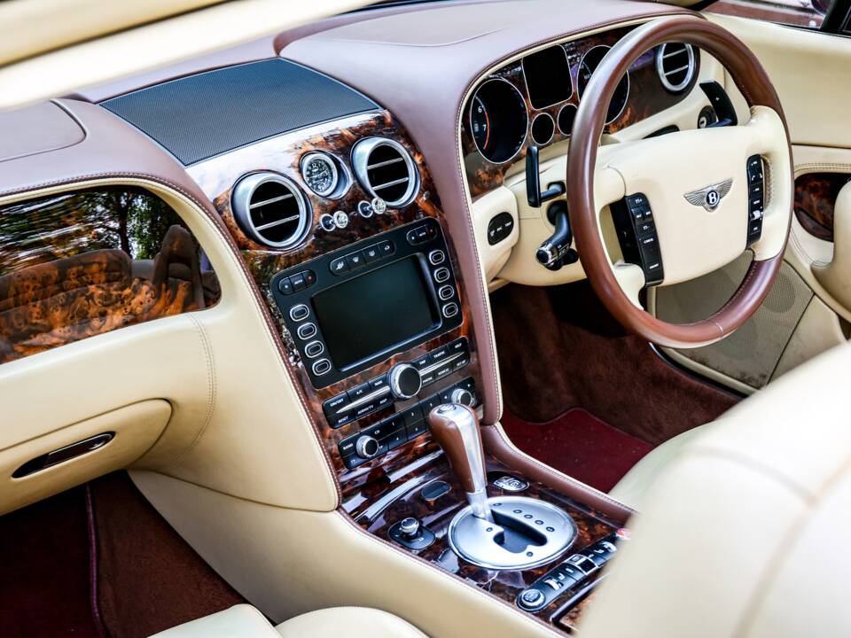 Bild 27/40 von Bentley Continental GTC (2007)