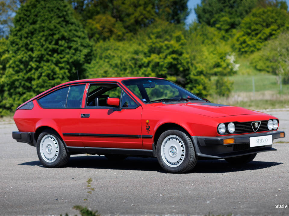 Imagen 7/36 de Alfa Romeo GTV 6 2.5 (1986)
