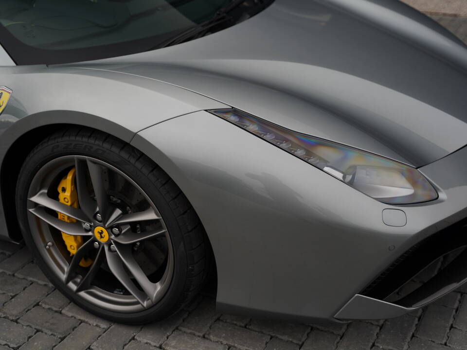 Image 29/50 de Ferrari 488 GTB (2019)