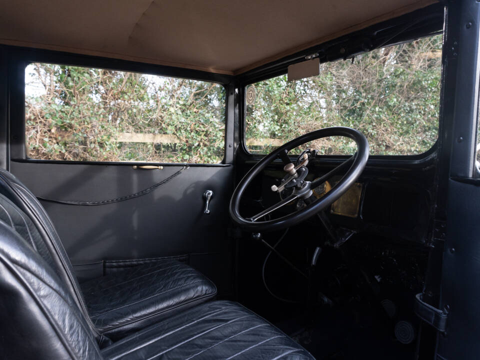 Image 8/13 of Austin 7 Saloon (1930)