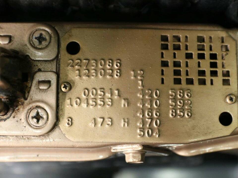 Bild 47/49 von Mercedes-Benz 250 lang (1985)