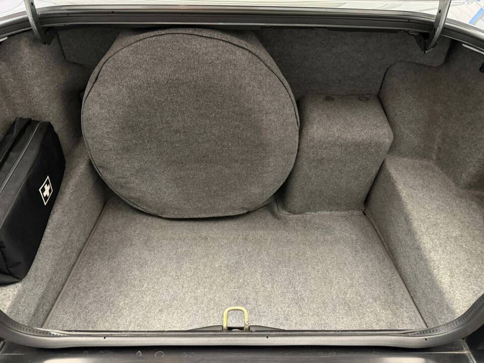 Image 18/19 of Jaguar XJ 40 4.0 (1993)