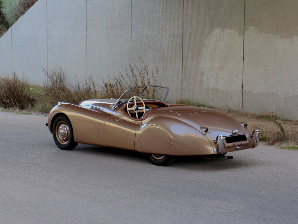 Image 4/12 of Jaguar XK 120 OTS (1952)