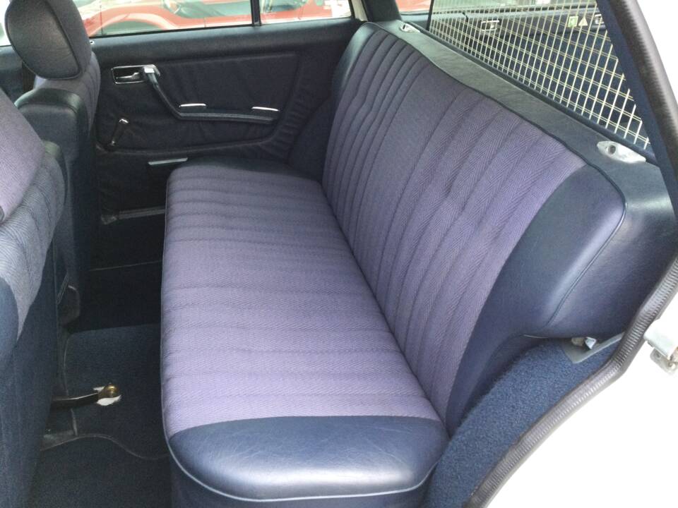 Immagine 24/39 di Mercedes-Benz 240 TD (1983)