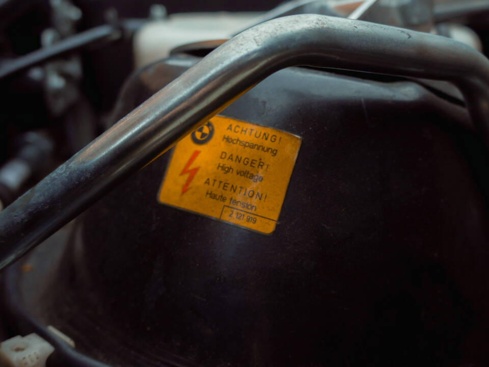 Image 40/42 of BMW 320is (1989)