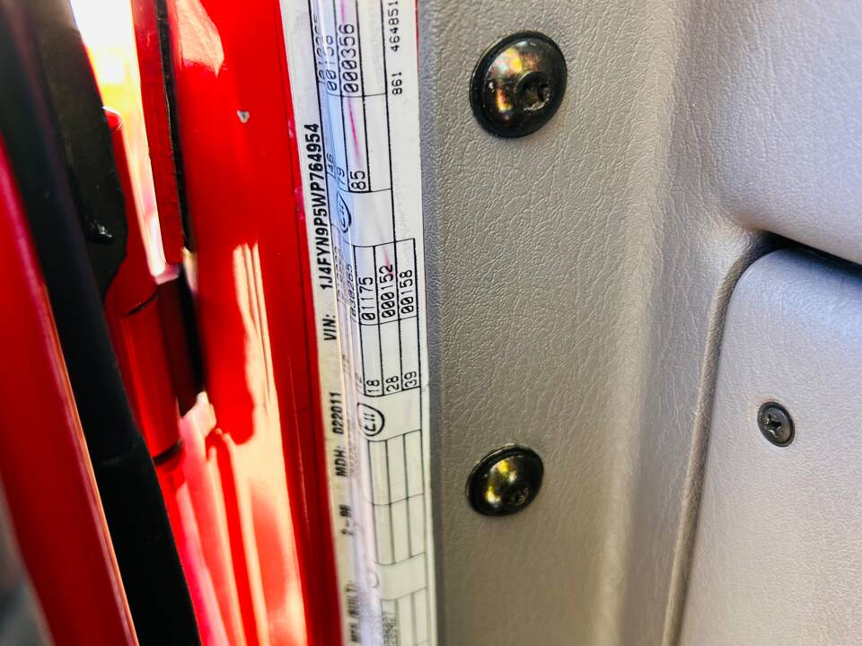 Image 23/28 of Jeep Wrangler Sport Hardtop 2.5 (1998)