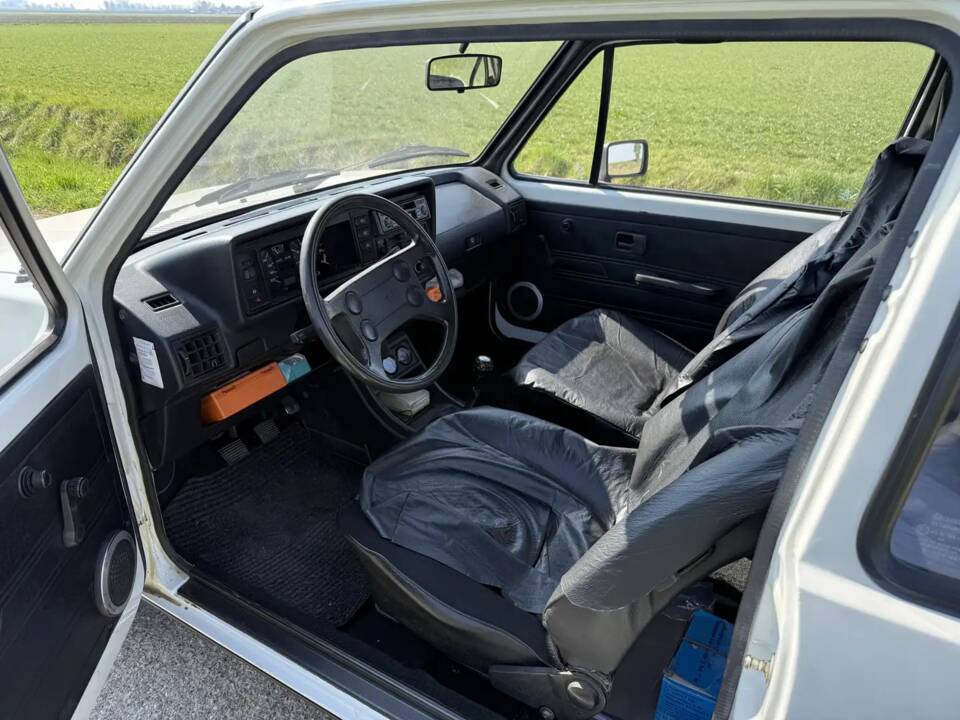 Image 6/10 de Volkswagen Golf Mk I GTI 1.8 (1983)