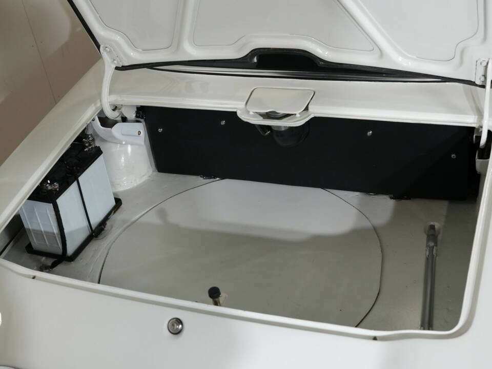 Image 23/32 of Mazda 110 S Cosmo Sport (1968)