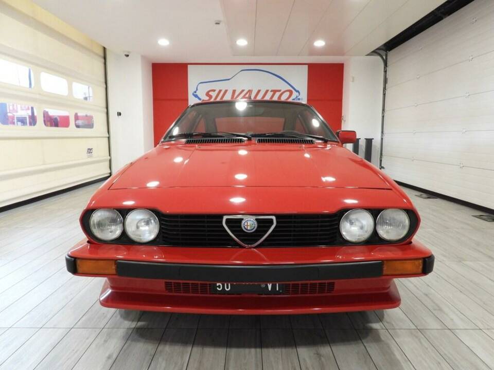 Immagine 2/14 di Alfa Romeo GTV 2.0 (1982)