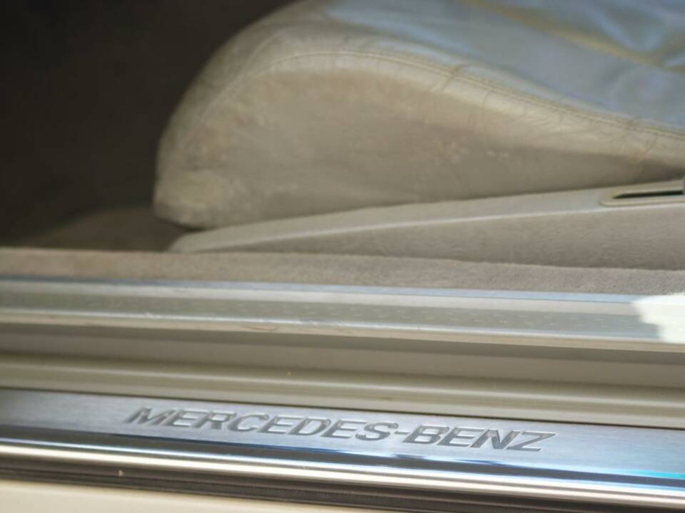 Image 30/50 of Mercedes-Benz 300 SL-24 (1989)
