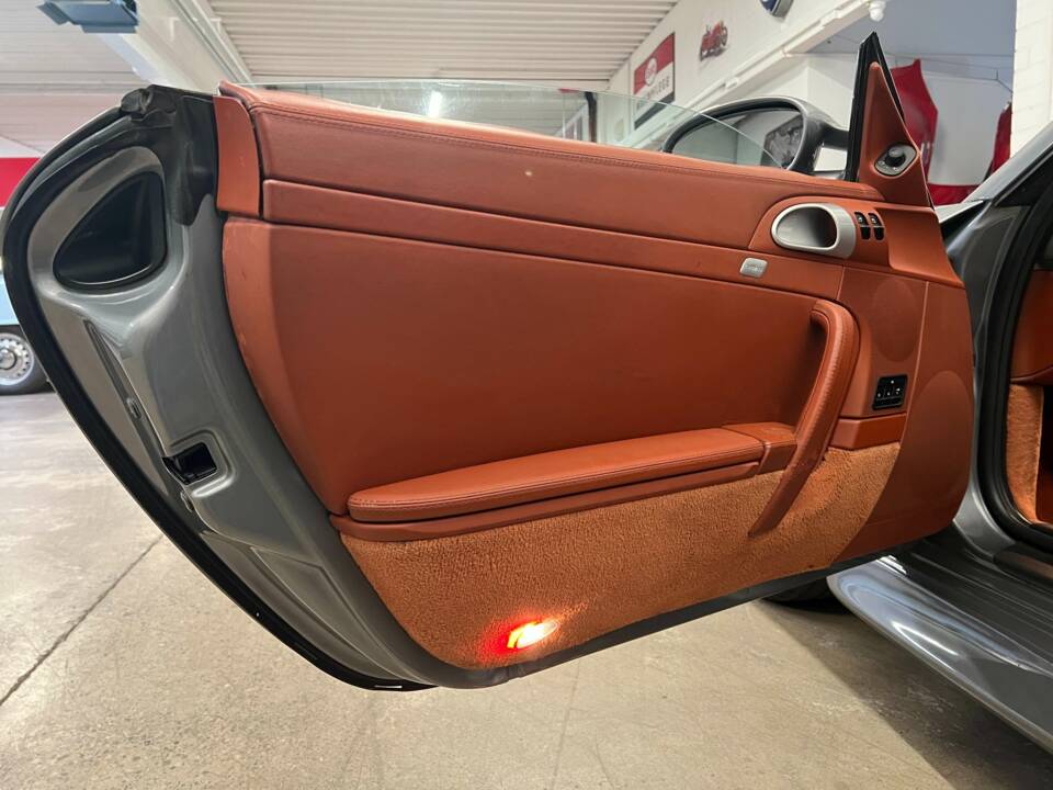 Image 5/17 of Porsche 911 Carrera (2005)