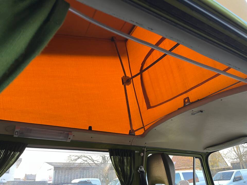 Image 37/57 of Volkswagen T2b Westfalia (1978)