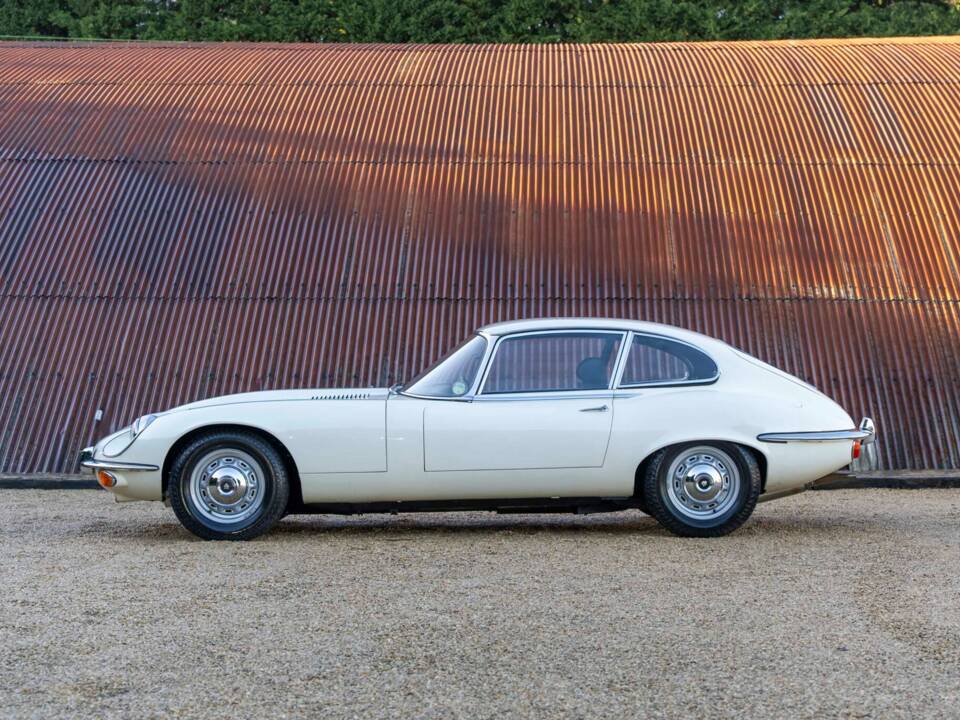 Bild 8/10 von Jaguar E-Type V12 (2+2) (1972)