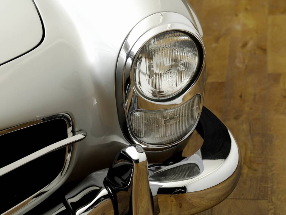 Image 21/26 of Mercedes-Benz 300 SL Roadster (1959)
