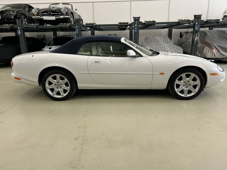 Immagine 21/28 di Jaguar XK8 4.0 (1997)