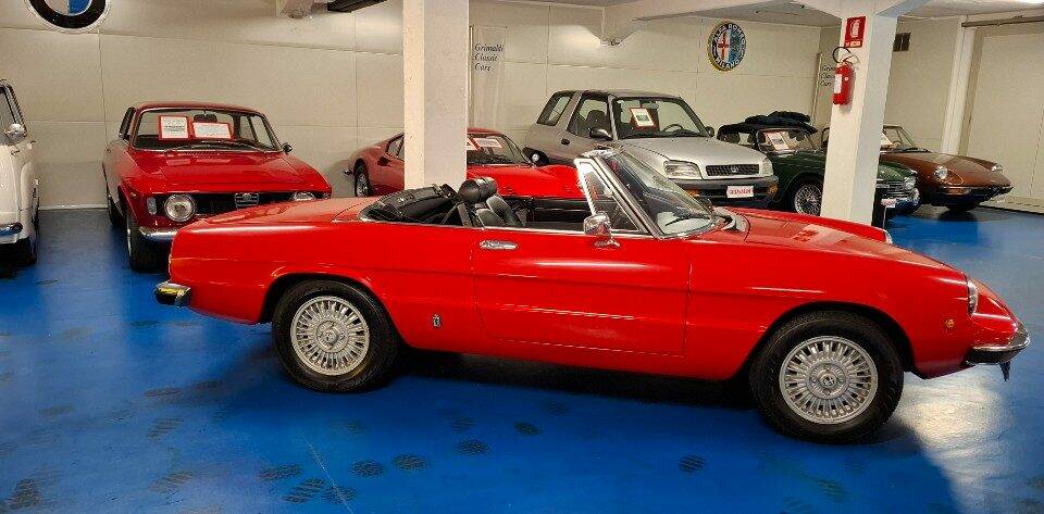 Image 3/43 of Alfa Romeo Spider Veloce 2000 (1982)
