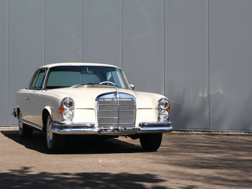 Immagine 11/45 di Mercedes-Benz 280 SE (1968)