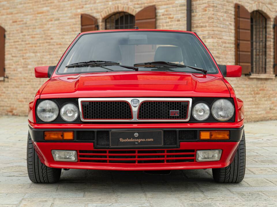 Image 3/50 of Lancia Delta HF Integrale 16V (1989)