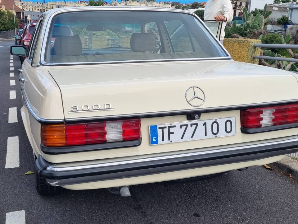 Bild 1/8 von Mercedes-Benz 300 D (1982)