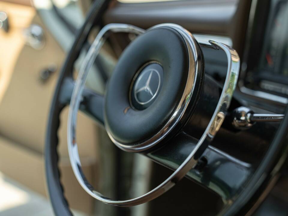 Bild 41/50 von Mercedes-Benz 200 (1966)