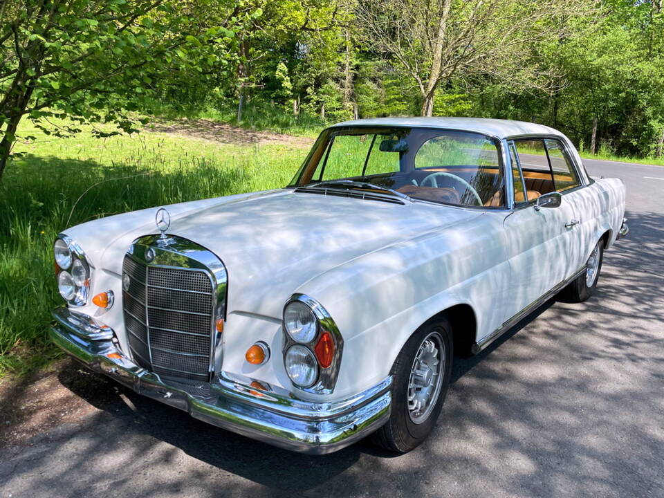 Image 3/18 of Mercedes-Benz 220 SE b (1965)