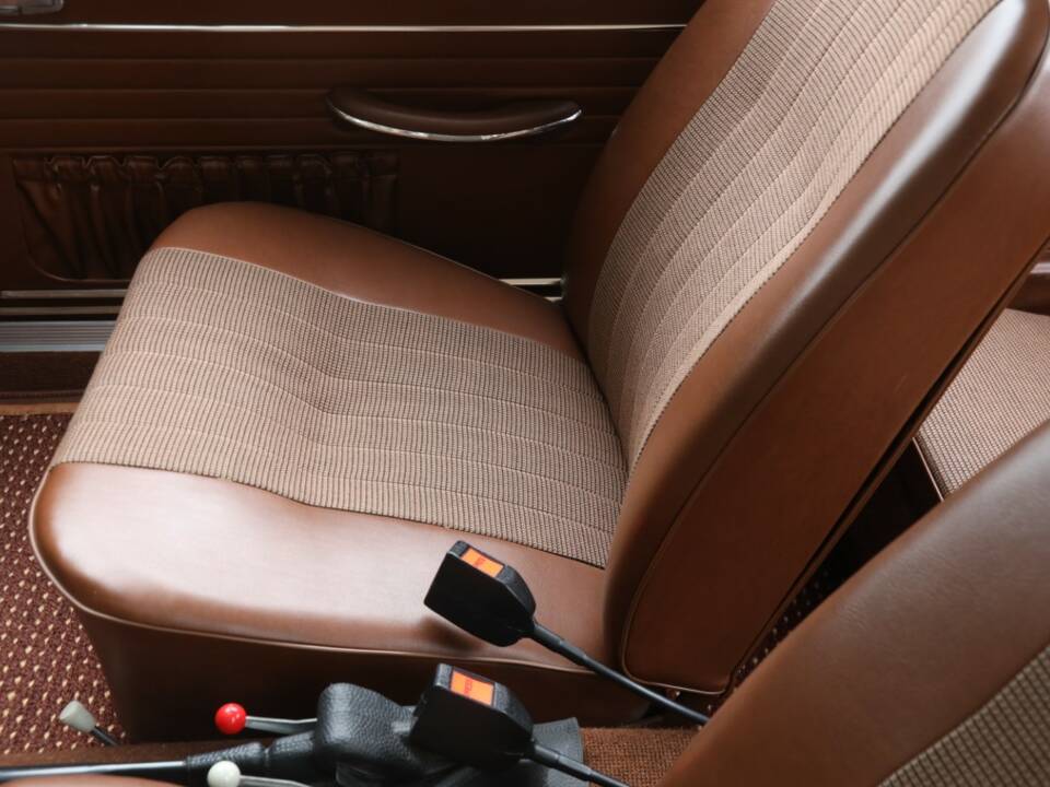 Image 34/50 of Volkswagen Karmann Ghia 1300 (1966)