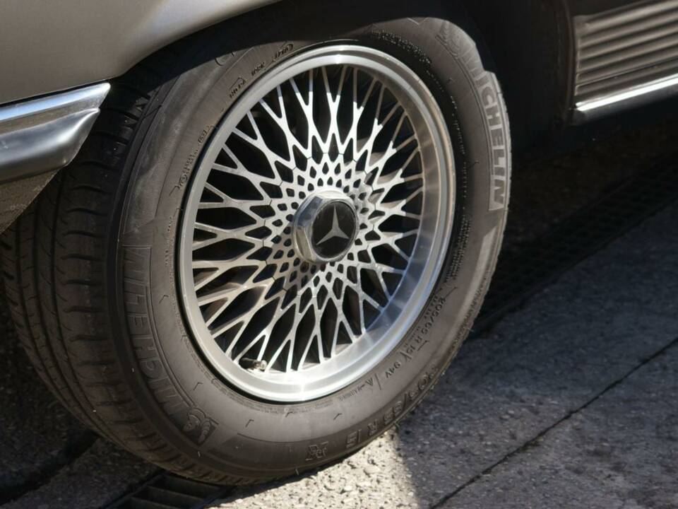 Image 31/50 de Mercedes-Benz 280 SLC (1976)