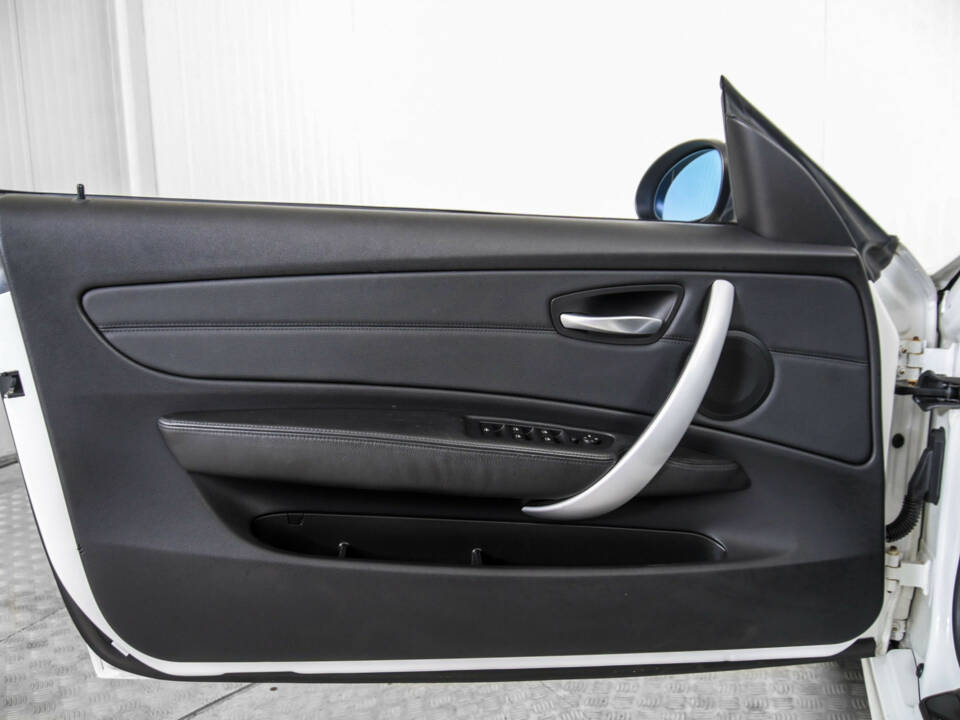 Image 31/50 of BMW 118i (2008)