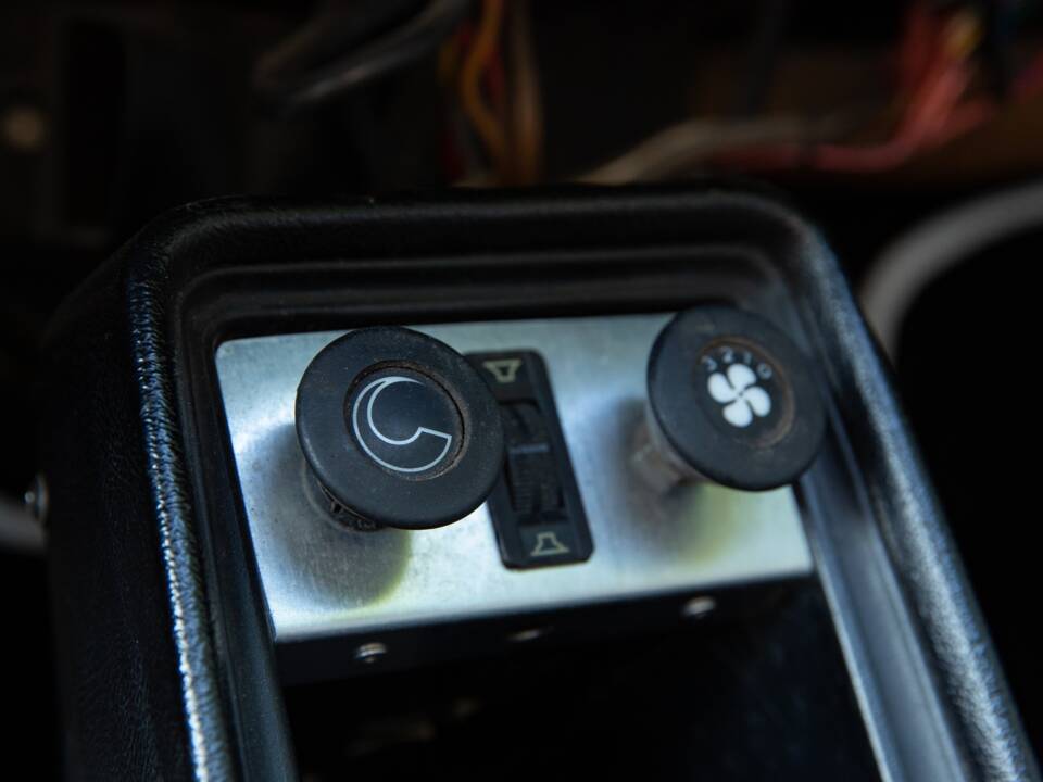 Image 15/35 of Porsche 911 SC 3.0 (1983)