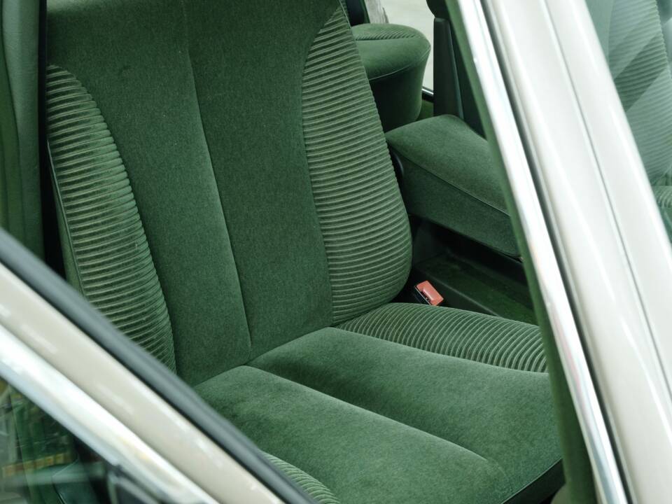 Bild 30/50 von Mercedes-Benz 300 SEL (1986)