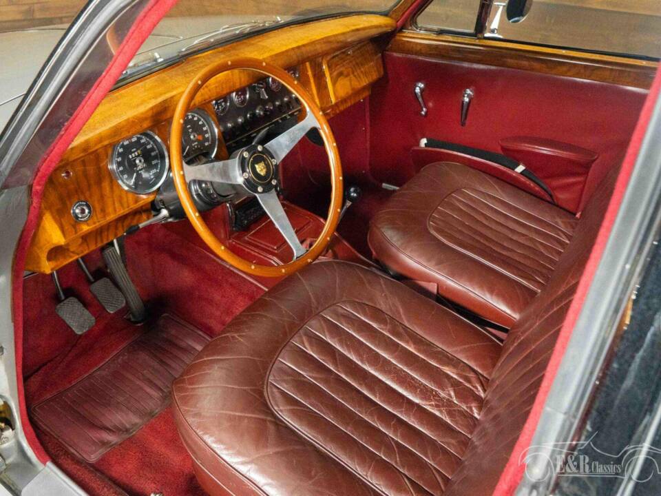 Image 2/19 de Jaguar Mk II 3.8 (1967)