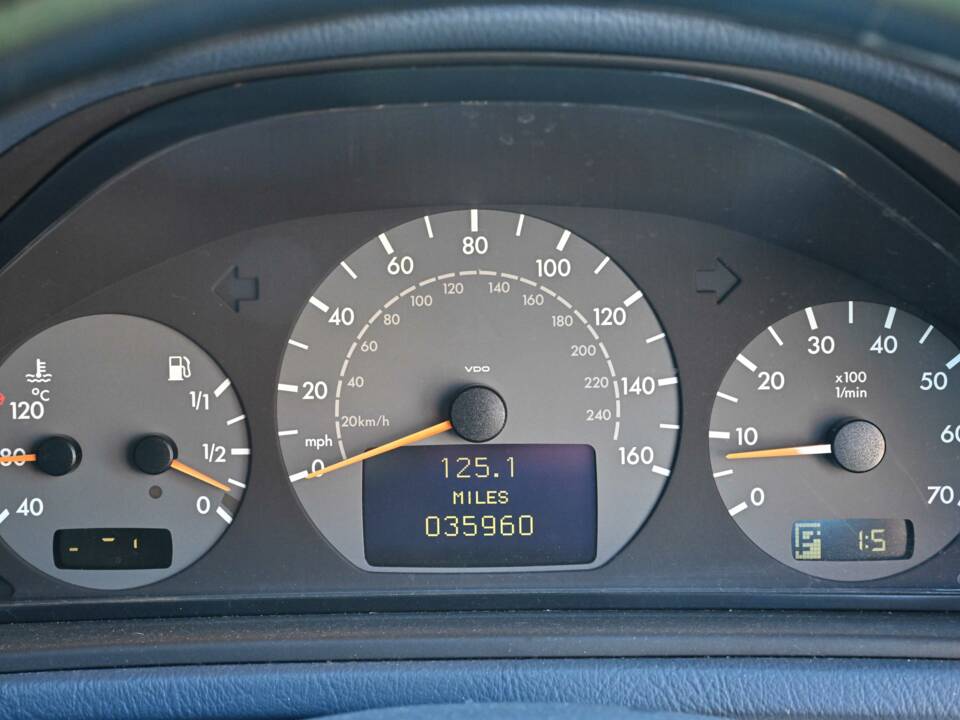 Image 35/50 of Mercedes-Benz CLK 230 Kompressor (2002)