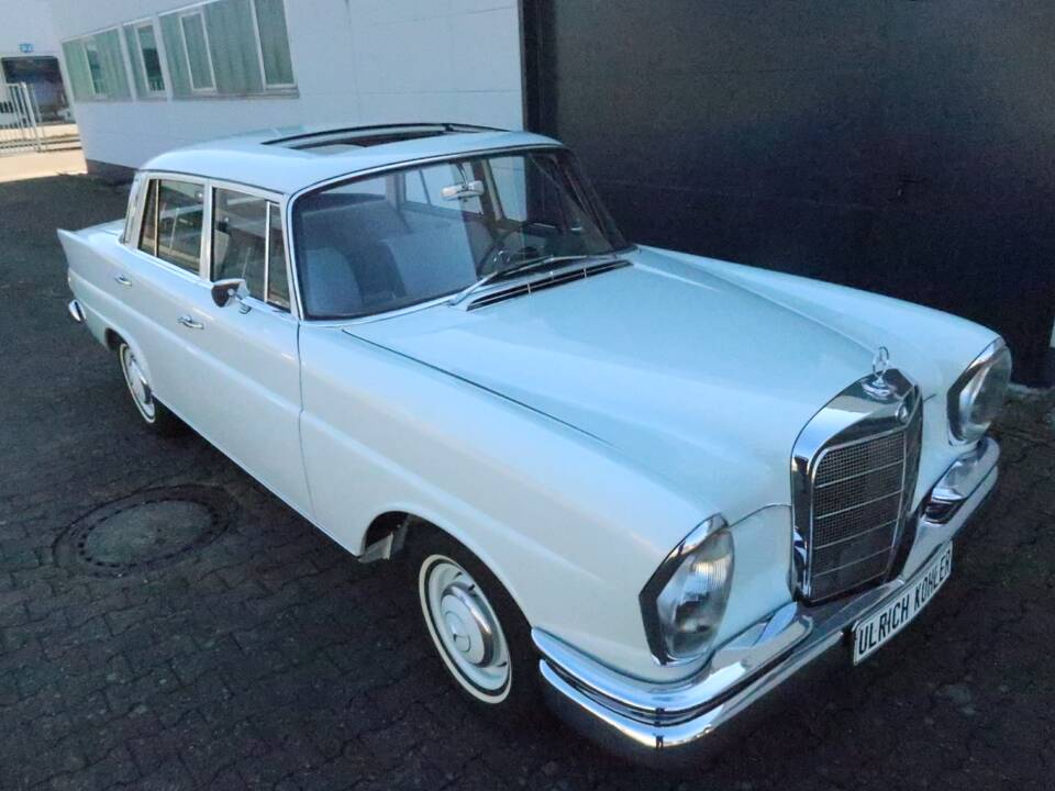 Image 6/50 of Mercedes-Benz 220 b (1965)
