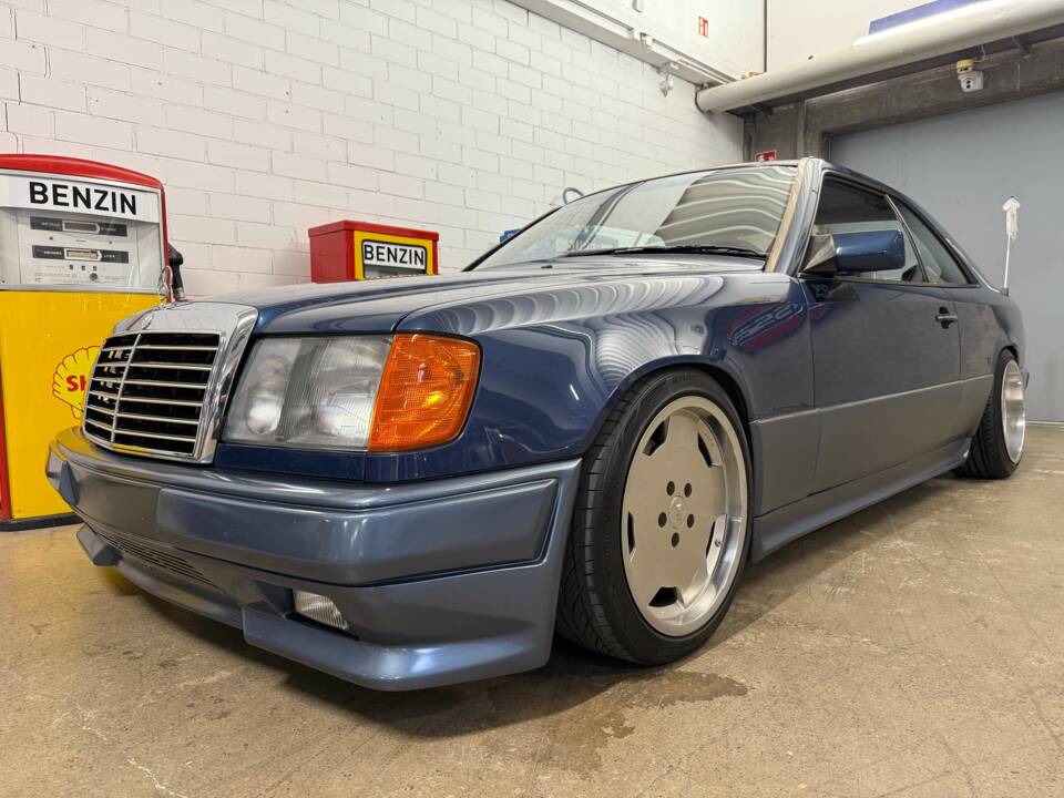 Image 2/16 of Mercedes-Benz 300 CE-24 (1989)