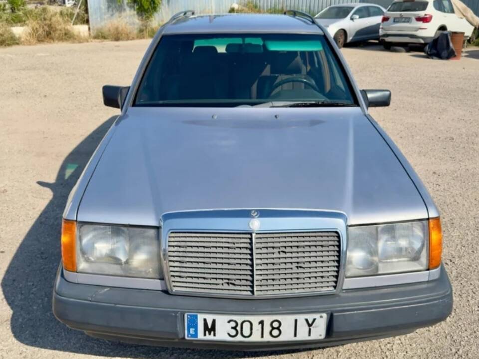 Image 23/23 of Mercedes-Benz 300 TD (1987)