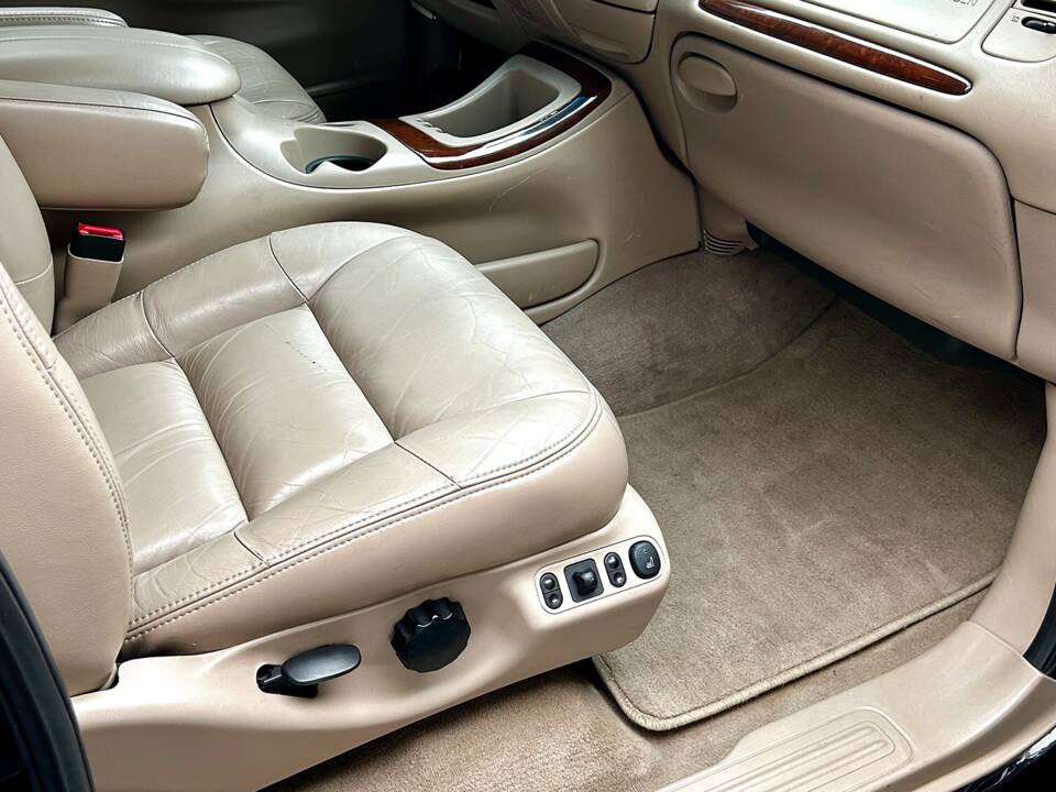 Bild 9/17 von Lincoln Navigator (1998)