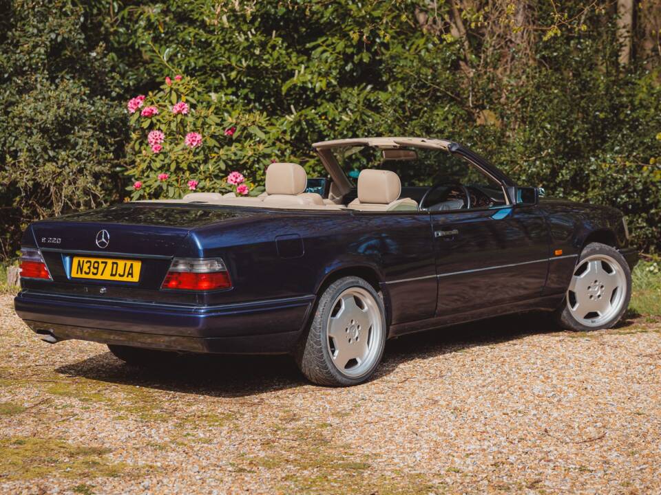 Imagen 3/41 de Mercedes-Benz E 220 (1995)