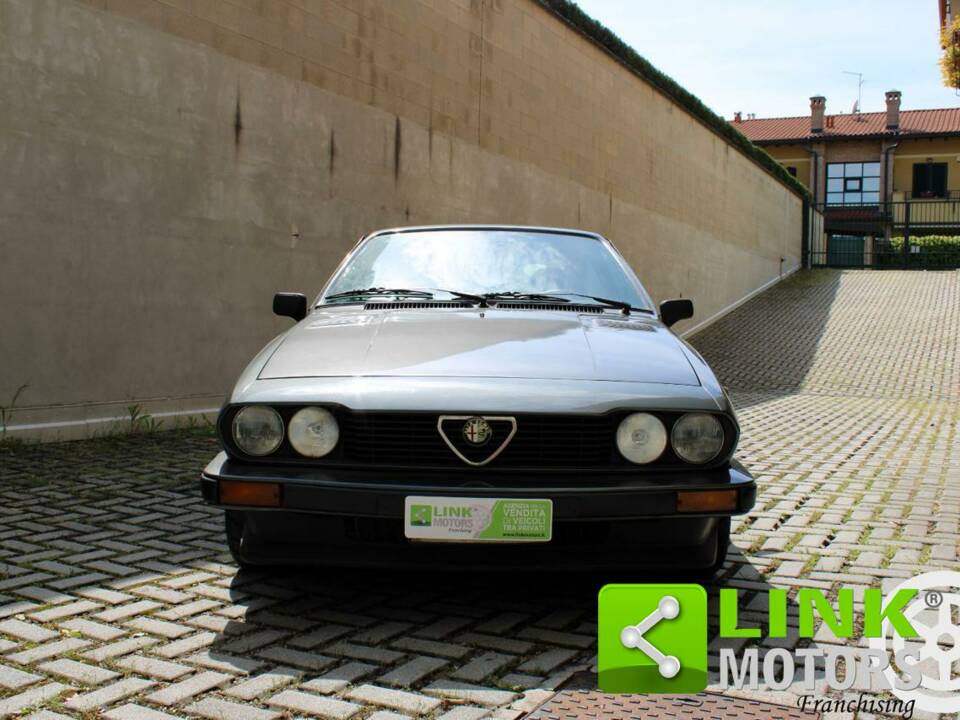 Image 9/10 de Alfa Romeo GTV 2.0 (1986)